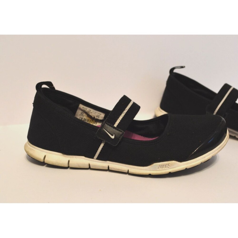 Nike Womens Size 6.5 Mary Jane Ballet Flats  Black Athletic Comfort Shoes